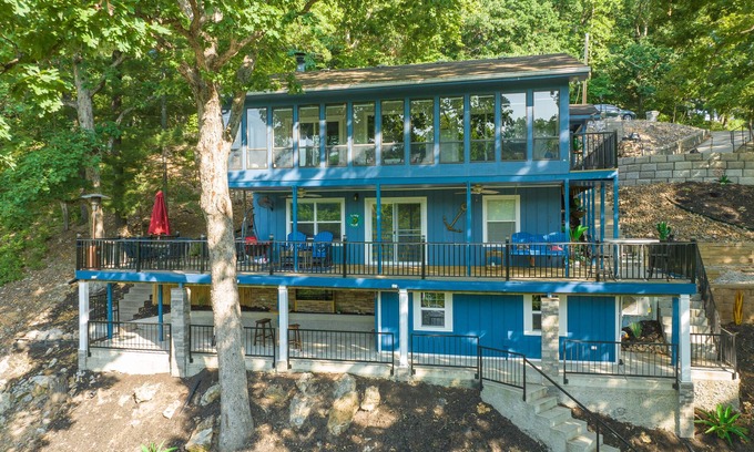 Lakeland House | Personal Tiki Bar on the Lake! 5 mins from Bagnell Dam!