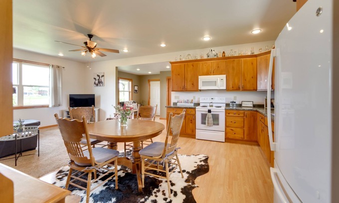 Peshtigo House | Peshtigo Dairy Farm Escape: Fire Pit, Grills!