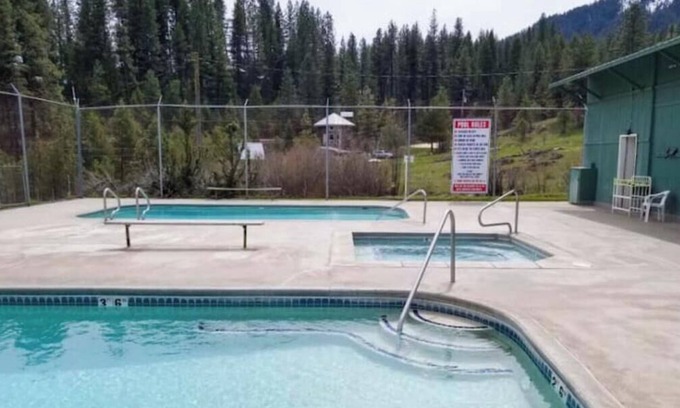 Garden Valley Cabin | Pet Freindly 3 bedroom cabin, WiFi, AC in beutifull Garden Valley with comm pool