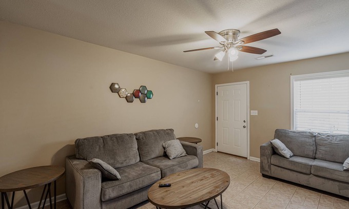 Clarksville House | Pet Friendly, 15 Minutes to Fort Campbell-B2