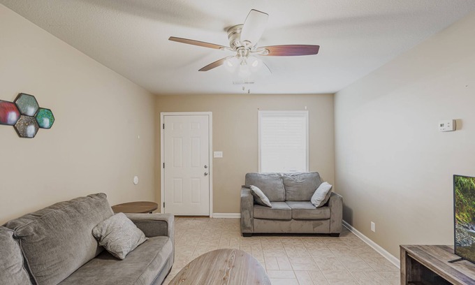 Clarksville House | Pet friendly, 15 minutes to Fort Campbell-B3
