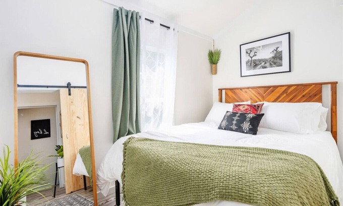 Guntersville Cottage | PET FRIENDLY 2 Bedroom Tiny House Firepit Minutes to Guntersville