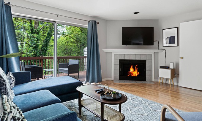 Tukwila House | Pet-Friendly 2BR Townhouse in Beautiful Tukwila
