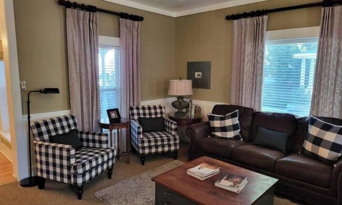 Medford House | Pet friendly 3 Bedroom home near Jacksonville