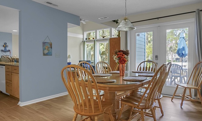 Ocean Ridge House | Pet Friendly, 3Bed, easy walk to Pool, Beach, Restaurants, Golf N Pickle Ball