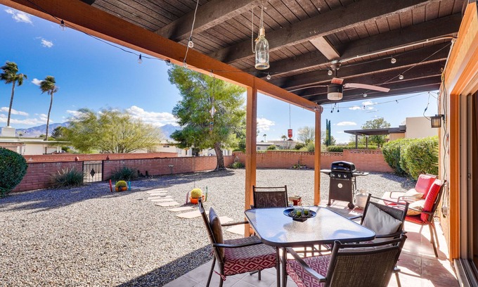 Green Valley Desert Meadows House | Pet-Friendly 55+ Green Valley Home w/Golf Gear!