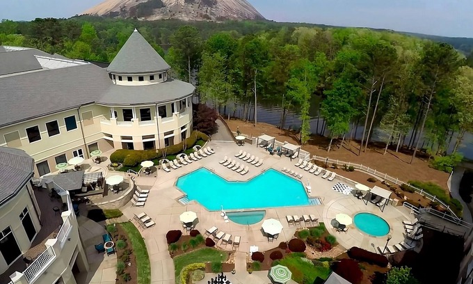 Stone Mountain Hotel | Pet-friendly Accommodation with Pool View! Onsite Parking, Pool, Bike Rental!