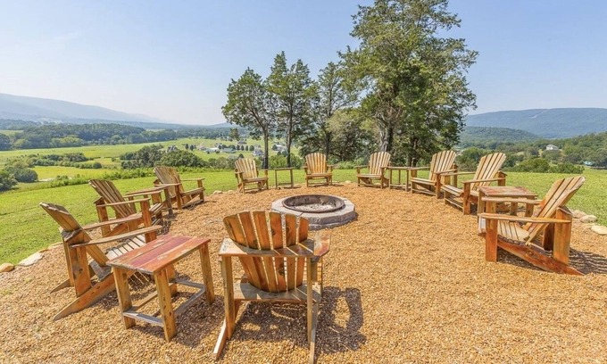 Dunlap Cabin | PET FRIENDLY! AMAZING FALL BREAK DEALS! POOL & HOT TUB WITH VIEWS! EV CHARGER
