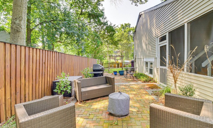 Oyster Harbor House | Pet-Friendly Annapolis Home: Walk to Beach!
