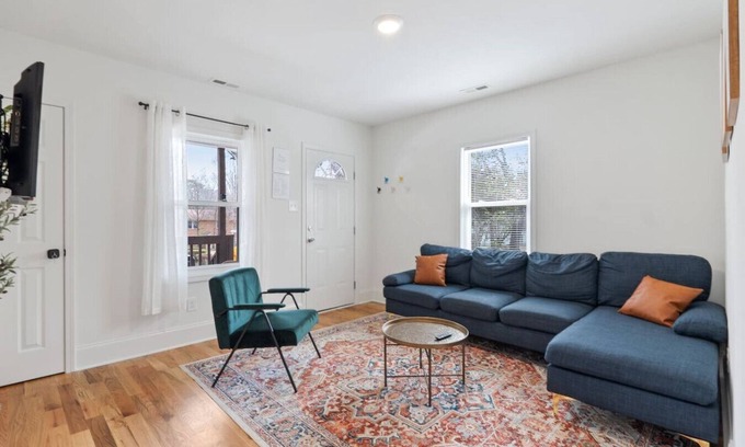 Downtown House | Pet Friendly Bart Street Abode