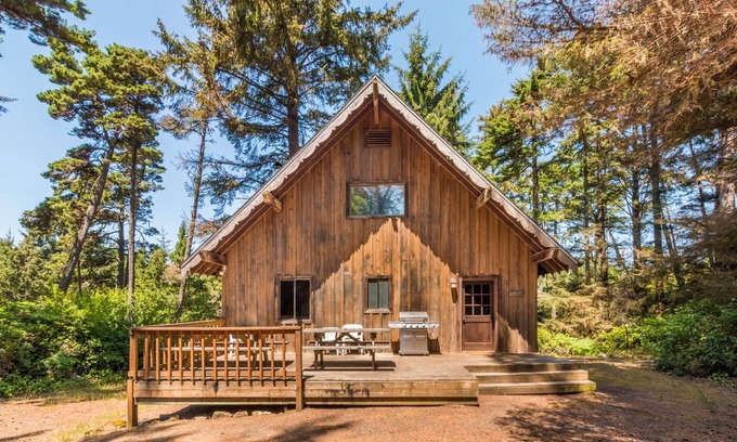 Haystack Heights House | Pet Friendly Beach Cabin with Oceanviews and Beach Access Nearby
