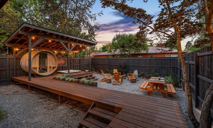 Sandpoint House | Pet friendly Boutique Townhome w/Sauna & Hot tub