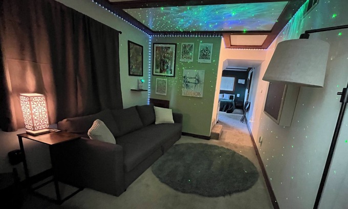 Crestline House | Pet-Friendly Cabin Retreat and Rave Den in Crestline - Wifi, BBQ, mountain views