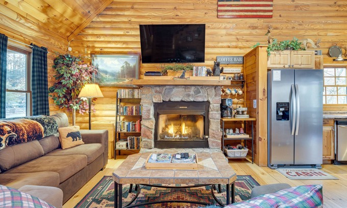 Lake Lure Cabin | Pet-Friendly Cabin w/Loft: 5 Mi to Lake Lure!