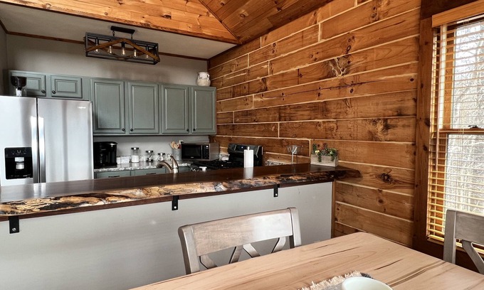 Purlear Cabin | Pet Friendly Cabin with Amazing Views