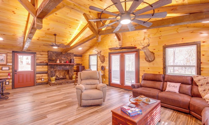Lupton City Cottage | Pet-friendly Chattanooga Cabin w/Hot Tub & Kayaks