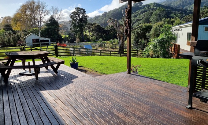 Coromandel House | Pet Friendly/Close to Town/Quiet Location/Internet/Smart TV/Fisherman Friendly