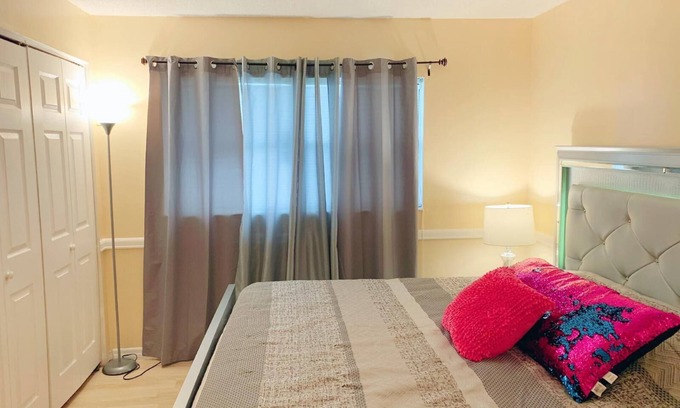 Malibu Groves House | PET FRIENDLY & CLOSE TO CAMPING/DOWNTOWN ORLANDO