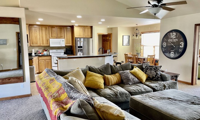 Baker City House | Pet friendly cozy home two minutes from historic downtown