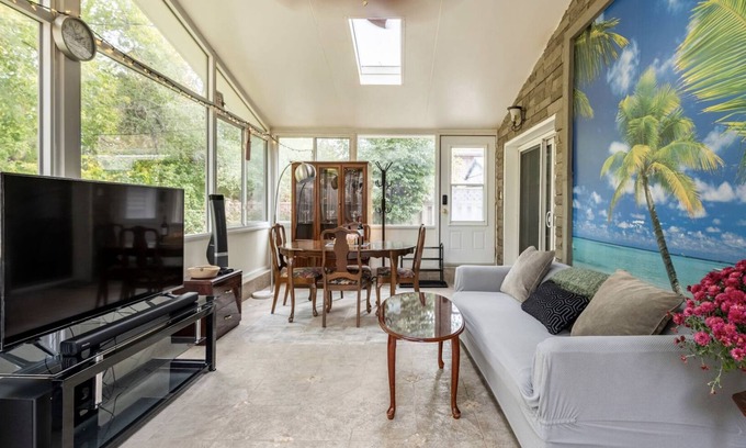 Pickering House | Pet friendly Cozy private backyard garden suite