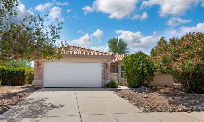 Bridlewood Ranch Estates House | Pet-Friendly Desert Retreat. Modern 3BR + Spa Bath. Long-Term + Gem Show Ready