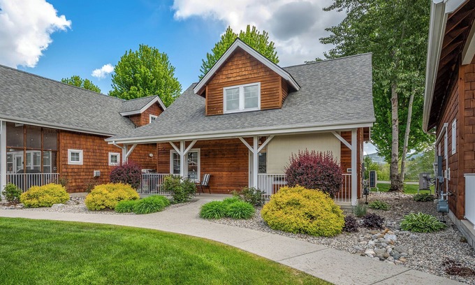 Dover Bay House | Pet Friendly Dover Bay Getaway
