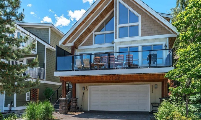 Central Okanagan Cottage | 🐕*PET FRIENDLY-FALL DATES AVAILABLE-WITH PRIVATE HOT TUB/GOLF CART/FAMILY FUN🍂