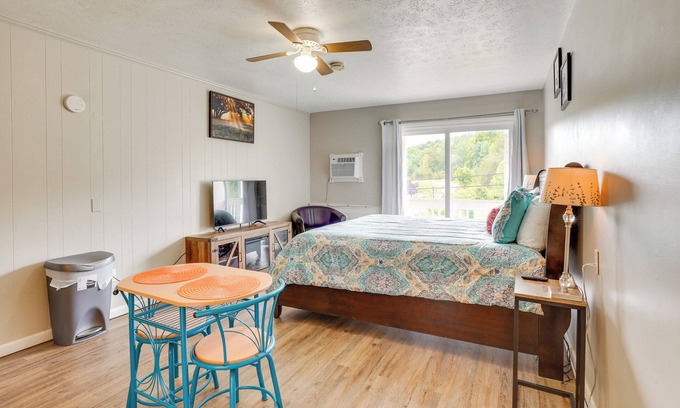 Summerlee Apartment | Pet-Friendly Fayetteville Gem Near Rafting!