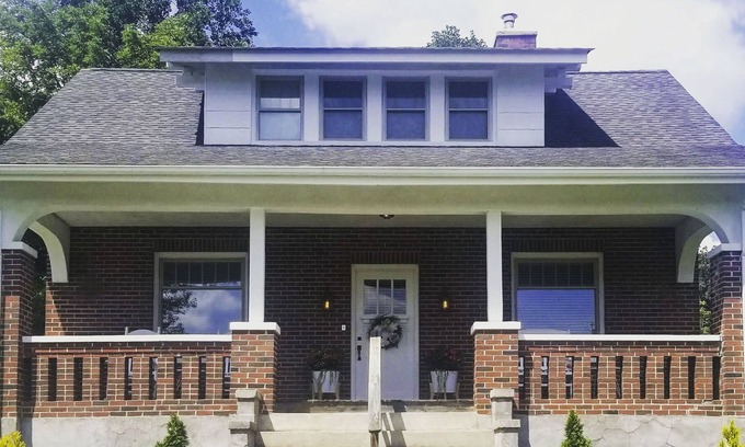 Floyd House | Pet-Friendly Floyd House w/ Porch - In Town!