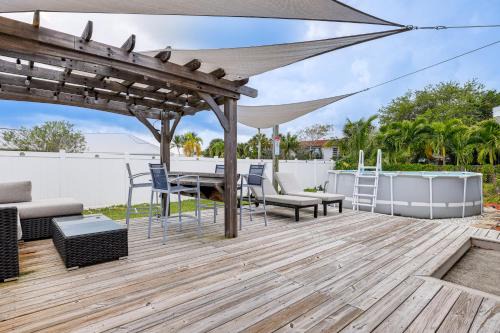 Fort Pierce House | Pet-Friendly Fort Pierce Home with Pool and Kayaks!