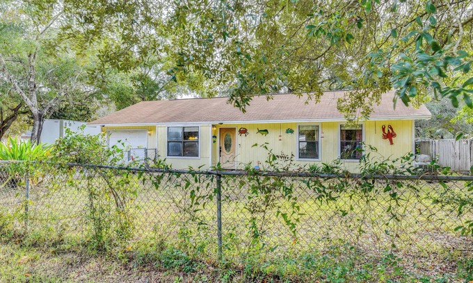 Fort Walton Beach - Destin House | Pet-Friendly Freeport Home - 2 Mi to Beach!