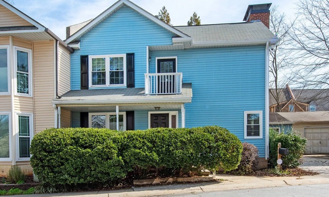 Decatur Heights House | Pet-friendly, freshly renovated, 2 bd/2.5 bath townhome in Decatur!