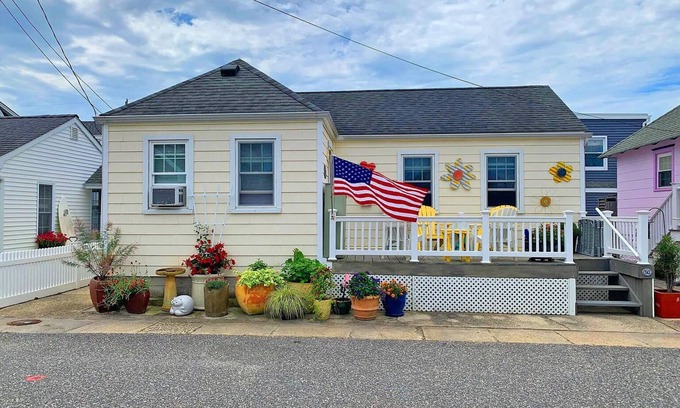 Stone Harbor House | PET FRIENDLY! FRIDAY TO FRIDAY RENTAL.