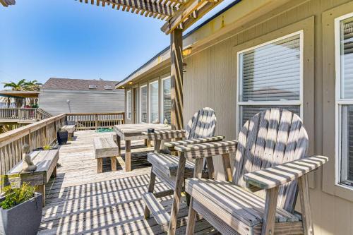 Bermuda Beach House | Pet-Friendly Galveston Home - Walk to Beaches!