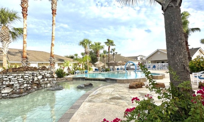 Corpus Christi Condo | Pet Friendly, Golf Cart Accessible, Shared Heated Pool