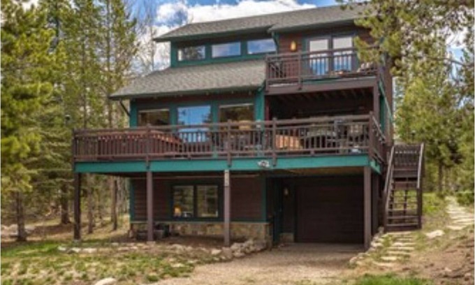 Grand Lake Cabin | Pet-friendly Grand Lake Retreat with a Hot Tub