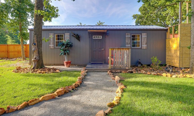 Grove Apartment | Pet-Friendly Grand Lake Studio w/Outdoor Space