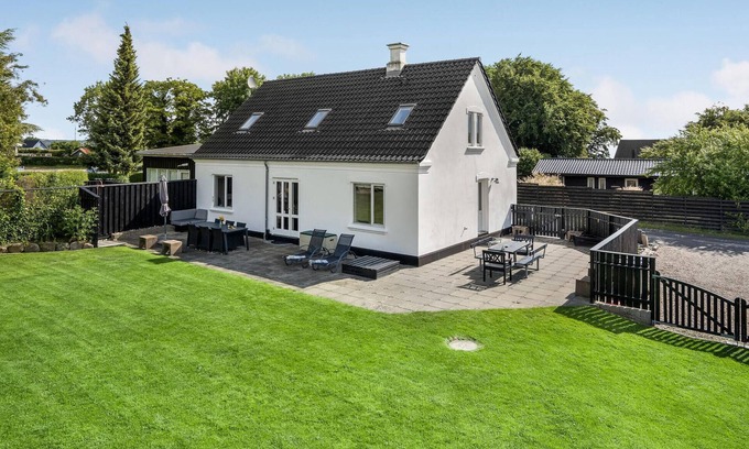 Hvidbjerg Strand House | Pet friendly home in Børkop with WiFi