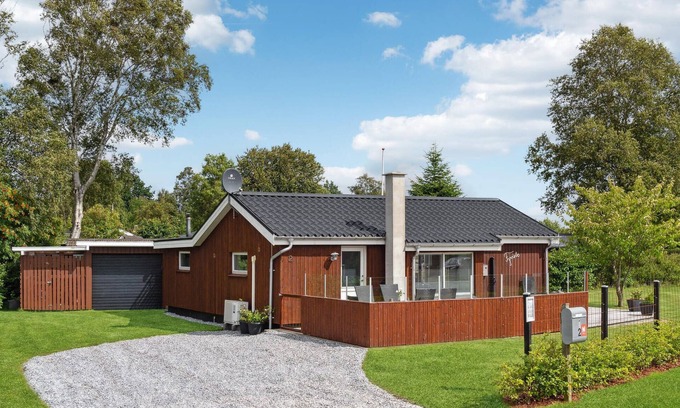 Grena Strand House | Pet friendly home in Grenaa with WiFi