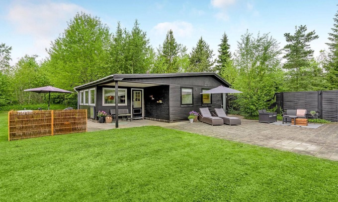 Hou House | Pet friendly home in Hals with kitchen