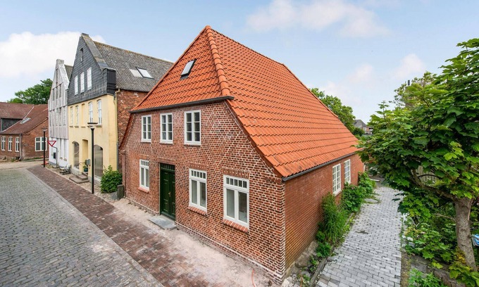 Hojer House | Pet friendly home in Højer with kitchen