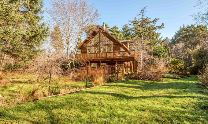Yachats House | Pet Friendly Home on a Secluded Wooded Lot only 4 Blocks to the Beach