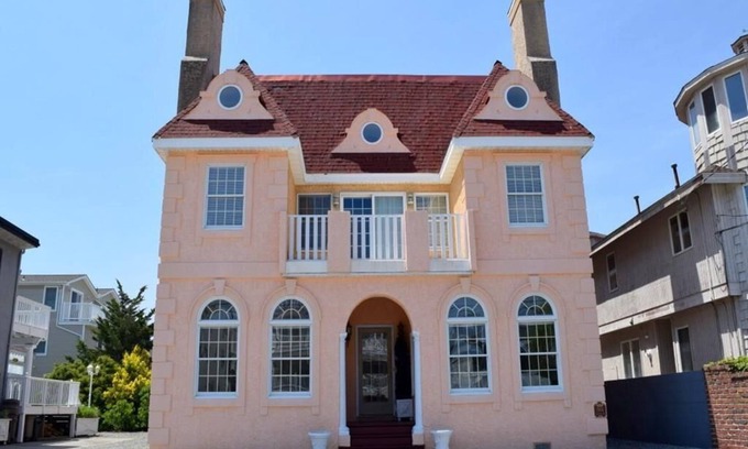 Townsend's Inlet Condo | Pet Friendly Home that sleeps 10-12 in Sea Isle City