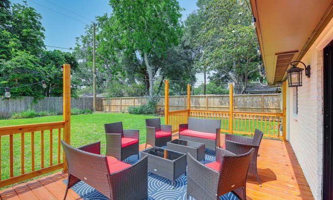Westbury House | Pet-Friendly Home w/Deck - 6 Mi to NRG Stadium!