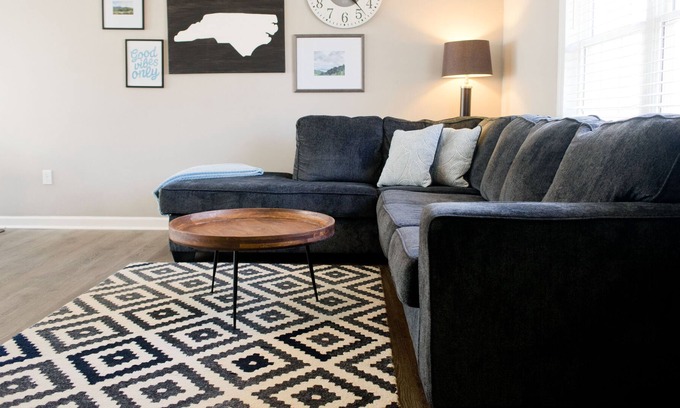 Oakley House | Pet Friendly Home With Hot Tub 5 Mins to Biltmore