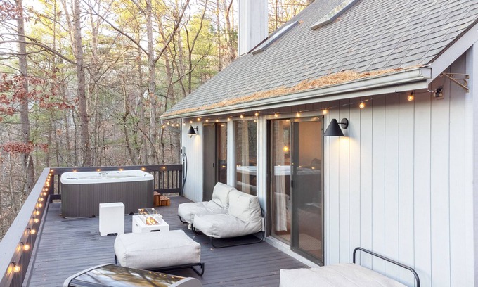 Basye Cabin | Pet Friendly, Hot Tub, Grill, Fire Pit, Bryce Resort, Golfing, Hiking