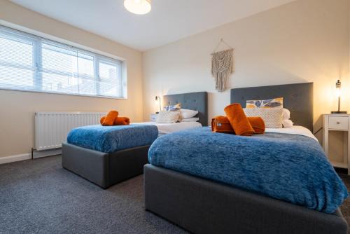Brockworth House | pet friendly house by KBS StayHub Short Lets & Serviced Accommodation Brockworth with parking