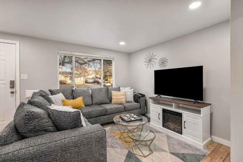 Westminster House | Pet-friendly House W Yard & Game Space