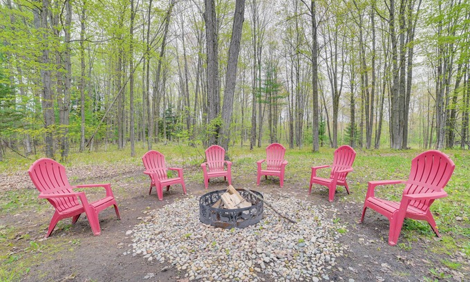 Kalkaska House | Pet-Friendly Kalkaska Home ~ 19 Mi to Torch Lake!