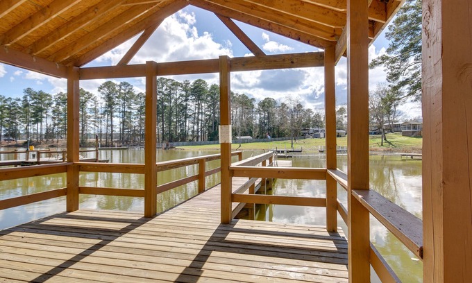 Leesville House | Pet-Friendly Lakehouse: View Tower + Fire Pit!